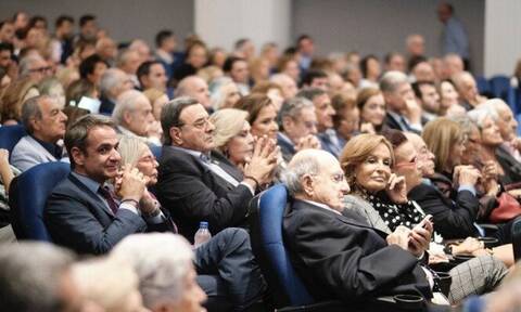 Βαθιά συγκίνηση και χειροκρότημα στην επίσημη πρεμιέρα της ταινίας  για τον Κωνσταντίνο Μητσοτάκη