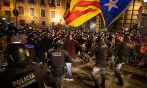 Ισπανία: Επενέβη η αστυνομία για να διαλύσει το πλήθος διαδηλωτών