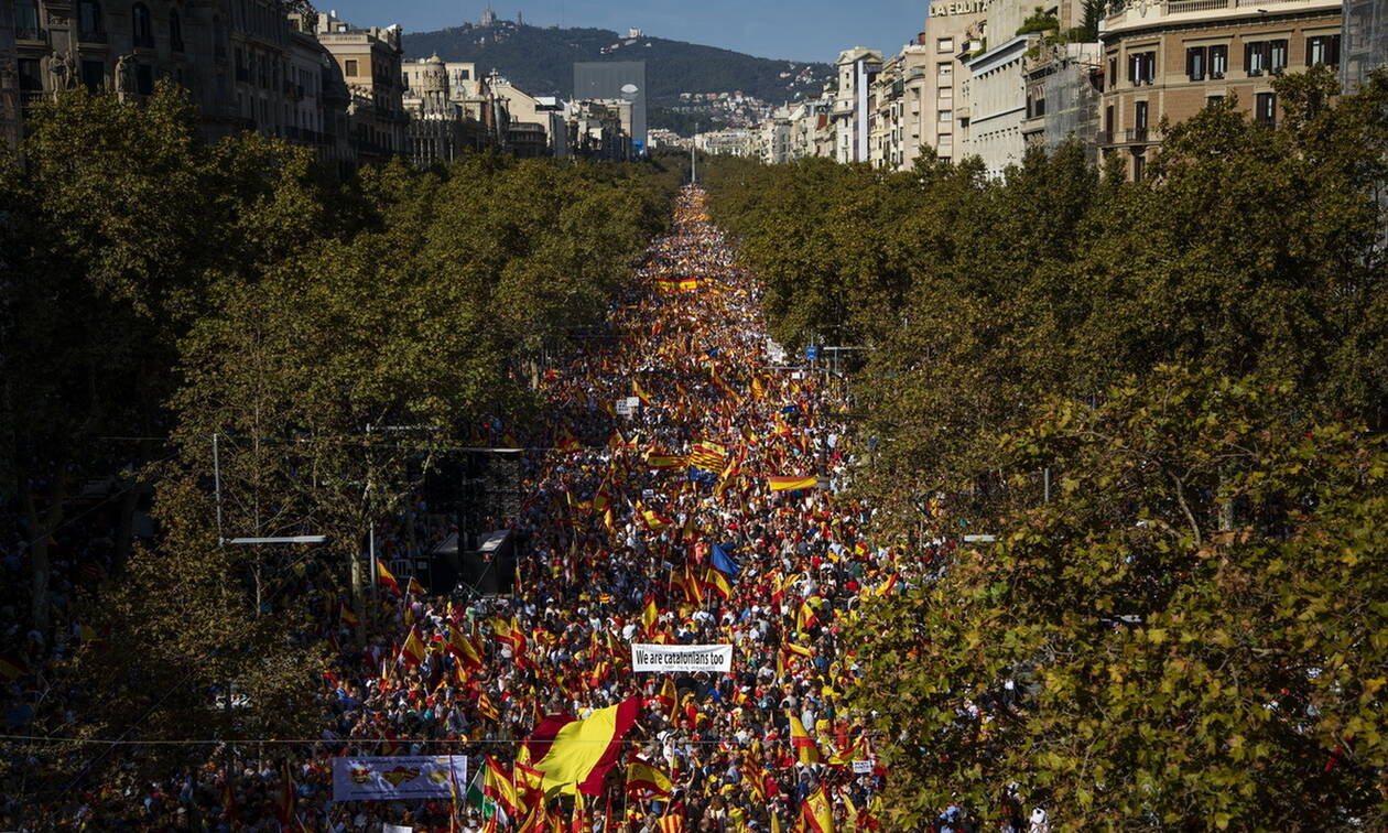 Ισπανία: Στους δρόμους της Βαρκελώνης οι υποστηρικτές της ενότητας (pics)