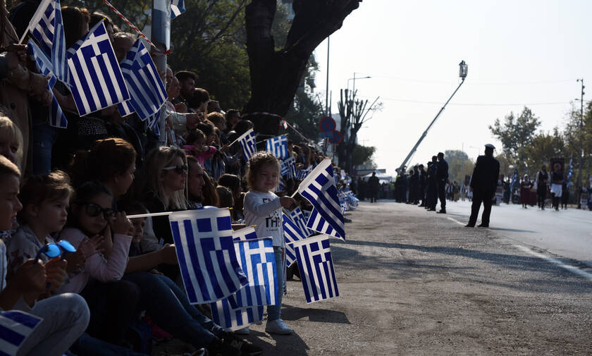 LIVE - Θεσσαλονίκη: Σε εξέλιξη η μεγάλη στρατιωτική παρέλαση για την 28η Οκτωβρίου