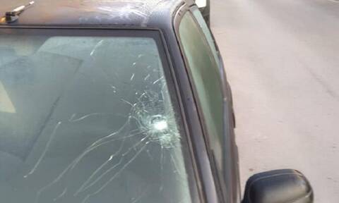 Τρόμος στα Χανιά: Αδέσποτη σφαίρα «καρφώθηκε» σε αυτοκίνητο!