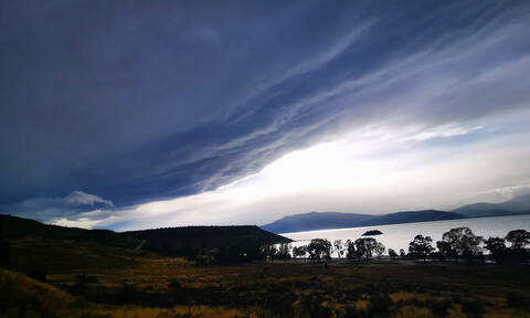 Κακοκαιρία: Το shelf cloud «κατάπιε» την Αργολίδα - Εντυπωσιακές εικόνες (pics)