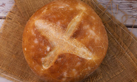 Εύκολη συνταγή για χωριάτικο ψωμί