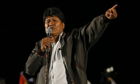 Ραγδαίες εξελίξεις στη Βολιβία: Ένταλμα σύλληψης για τον Έβο Μοράλες
