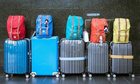 Υπάλληλος αεροδρομίου άλλαζε τα καρτελάκια στις αποσκευές - Δε θα πιστεύετε τον λόγο 