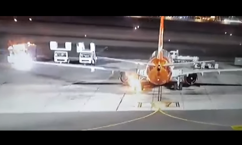 Τρόμος σε αεροδρόμιο: Boeing με 196 επιβαίνοντες έπιασε φωτιά (vid)