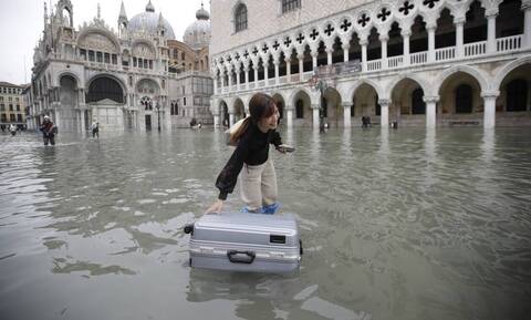 Η Βενετία «βούλιαξε»: Εικόνες Αποκάλυψης – Δύο νεκροί και ανυπολόγιστες καταστροφές (pics)