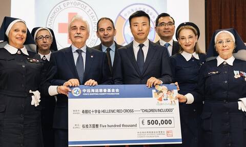 Δωρεά 500.000 ευρώ στον Ερυθρό Σταυρό από το ίδρυμα της COSCO για τη στήριξη 2.180 μαθητών  