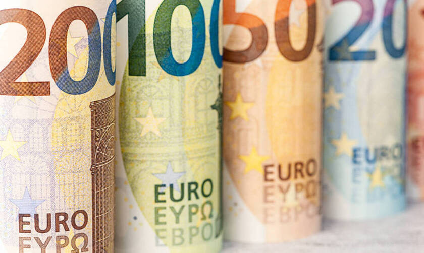 ΟΠΕΚΑ – Επίδομα 1.000 ευρώ: Ποιοι είναι δικαιούχοι – Πώς θα κάνετε την αίτηση για να τα πάρετε 