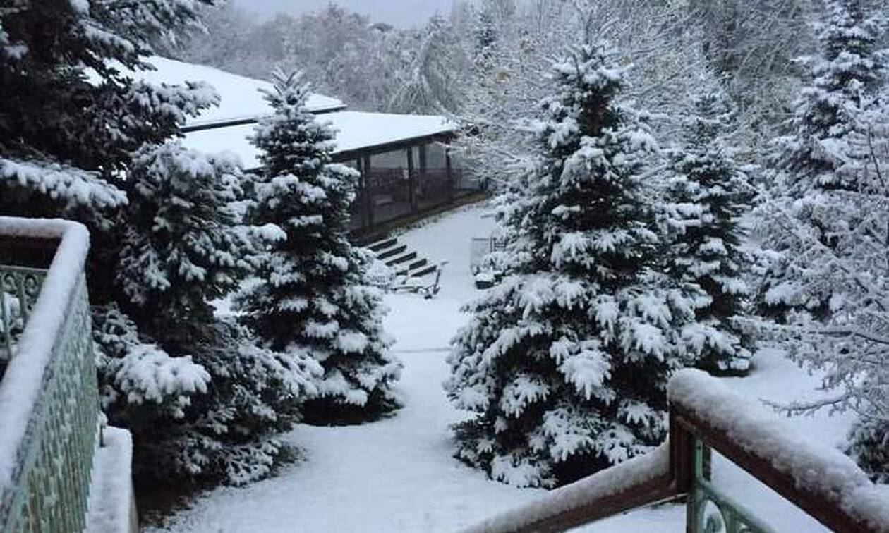 Καιρός: Στα «λευκά» η βόρεια Ελλάδα - Δείτε LIVE πού χιονίζει (pics+vids)