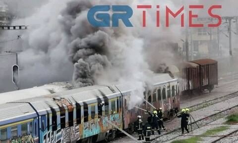 Θεσσαλονίκη: Μεγάλη φωτιά σε βαγόνι τρένου (pics&vid)