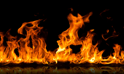 Φρίκη στα Φάρσαλα: Έκαψε ζωντανή την κόρη του παππά - Την πότισε πετρέλαιο και της έβαλε φωτιά