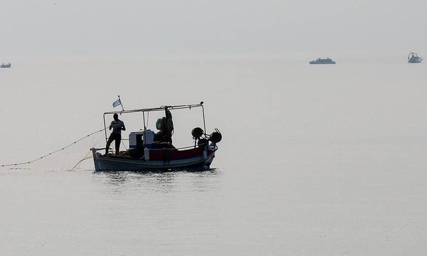 Συναγερμός στο Αιγαίο: Τουρκικό σκάφος παρενόχλησε Έλληνα ψαρά κοντά στην Καλόλιμνο 