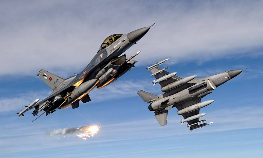 Όργιο παραβιάσεων στο Αιγαίο: 40 τουρκικές παραβιάσεις και 16 εικονικές αερομαχίες