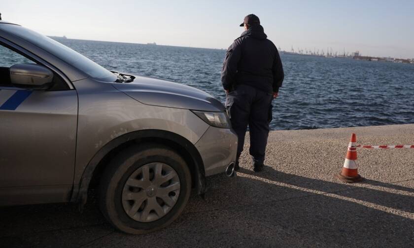 Στη θάλασσα έπεσε αυτοκίνητο μετά από επικίνδυνο ελιγμό – Προσπάθησε να αποφύγει ζώο ο οδηγός