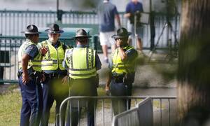 Τραγωδία - μυστήριο: Μια γυναίκα και δυο παιδιά βρέθηκαν νεκρά σε πεζοδρόμιο της Βοστόνης 