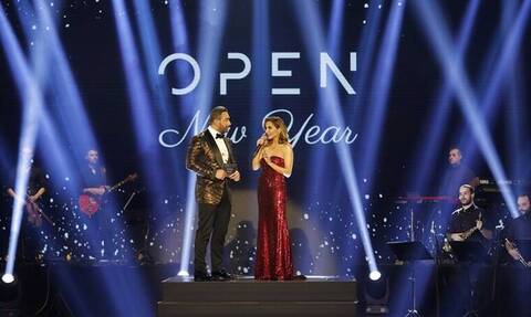  O Νίκος Κοκλώνης υποδέχεται τη Δέσποινα Βανδή στο πιο λαμπερό Πρωτοχρονιάτικο show στο OPEN!