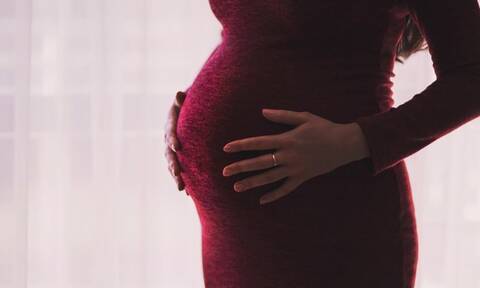 Έρχεται επίδομα γέννας 2.000 ευρώ: Ποιοι το δικαιούνται – Τα κριτήρια