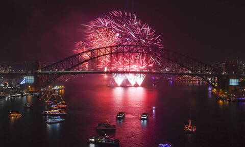 Αυστραλία: Ο κόσμος υποδέχεται το Νέο Έτος εν μέσω πυρκαγιών και διαδηλώσεων