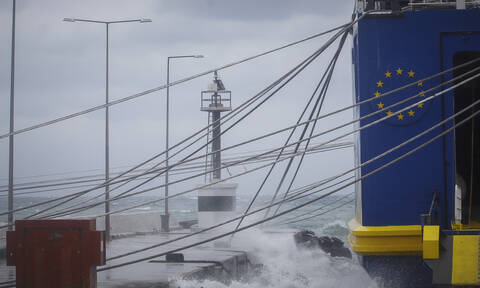 Κακοκαιρία - «Ηφαιστίωνας:» Δεμένα και σήμερα τα πλοία στα λιμάνια - Πού ισχύει απαγορευτικό απόπλου