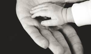 Επίδομα γέννας: Ξεκινούν οι αιτήσεις - Ποιοι οι δικαιούχοι - Πώς θα κάνετε την αίτηση 