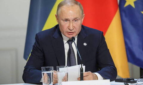 Παραιτήθηκε η κυβέρνηση Μεντβέντεφ – Ποιος είναι ο «εκλεκτός» του Πούτιν