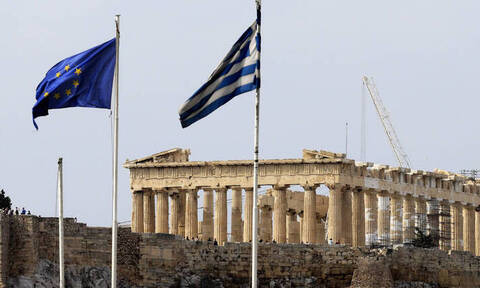Eurogroup: Θετικό το κλίμα για την Ελλάδα - Στην ατζέντα πλεονάσματα και ομόλογα
