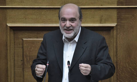 Τρύφων Αλεξιάδης: Κατέρρευσε στη Βουλή - Αγωνία για τον βουλευτή του ΣΥΡΙΖΑ