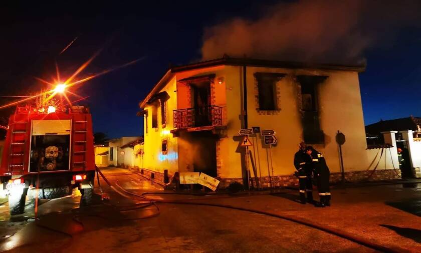 Θρίλερ στο Άργος: Στις φλόγες μονοκατοικία - Αγνοούνται δύο αδέλφια