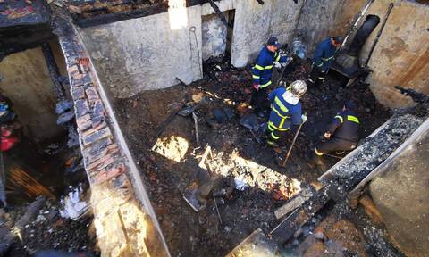 Τραγωδία στο Άργος: Βρέθηκαν οι σοροί των δύο αδελφών - Kάηκαν μέσα στο σπίτι τους (pics&vid)