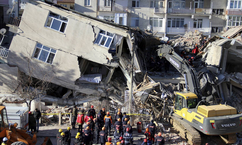 Σεισμός στην Τουρκία: Συγκλονιστικές εικόνες καταστροφής-  29 οι νεκροί, δεκάδες εγκλωβισμένοι