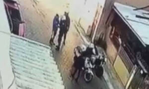 Βίντεο - σοκ: Αστυνομικός της ΔΙΑΣ χτύπησε ανήλικο στο Μενίδι