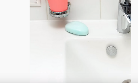 Είκοσι πέντε κόλπα που θα αλλάξουν το μπάνιο σου! (video)
