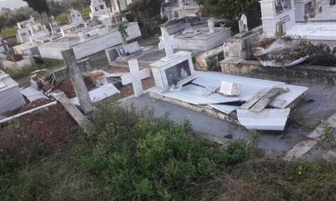 Φρίκη στην Καλαμάτα: Νεαροί ξέθαψαν πτώμα και το έβαλαν στην είσοδο του νεκροταφείου