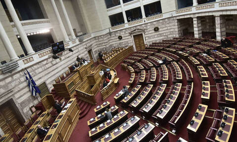 Βουλή: Υπερψηφίστηκαν το νομοσχέδιο για τη διαχείριση κρίσεων και η τροπολογία για τις ΜΚΟ