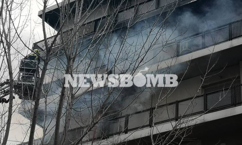 Μεγάλη φωτιά σε διαμέρισμα στο Παλαιό Φάληρο - Απεγκλωβίστηκαν από τις φλόγες δύο γυναίκες
