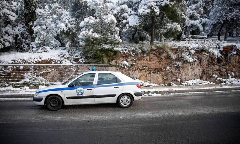 В Греции из-за обильных снегопадов вводится ограничение на движение грузового транспорта по трассам