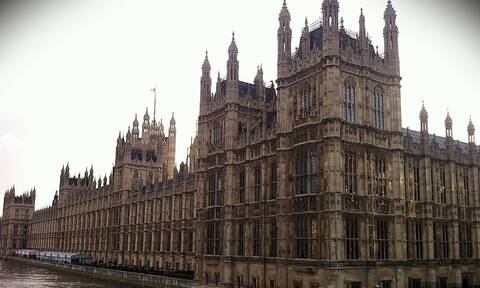 Κακός χαμός στο Βρετανικό Κοινοβούλιο: Έκπληκτοι με αυτό που είδαν (pics & vid)