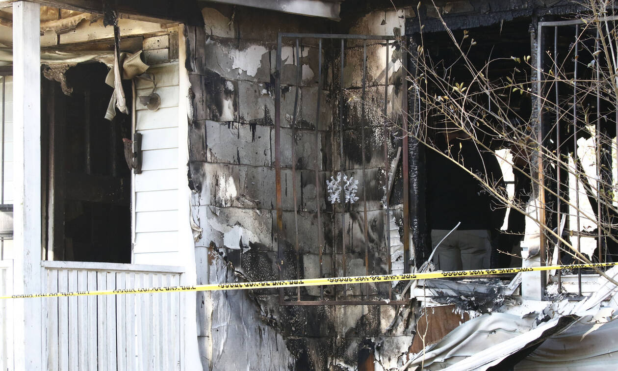 Ανείπωτη τραγωδία: Κάηκε ζωντανή με τα έξι παιδιά της μέσα στο σπίτι (pics)
