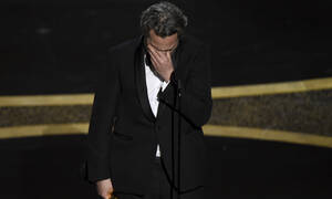 Oscars 2020 - Όσκαρ 2020 νικητές: Τα δάκρυα του "Joker" Χοακίν Φίνιξ (vids)