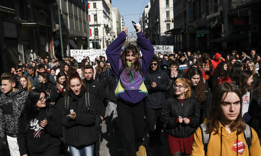 Σε εξέλιξη μαθητικό συλλαλητήριο στο κέντρο της Αθήνας 