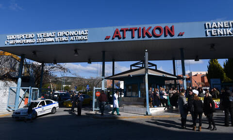 Κοροναϊός: Αγωνία για τον 33χρονο στο «Αττικόν» - Σήμερα τα αποτελέσματα