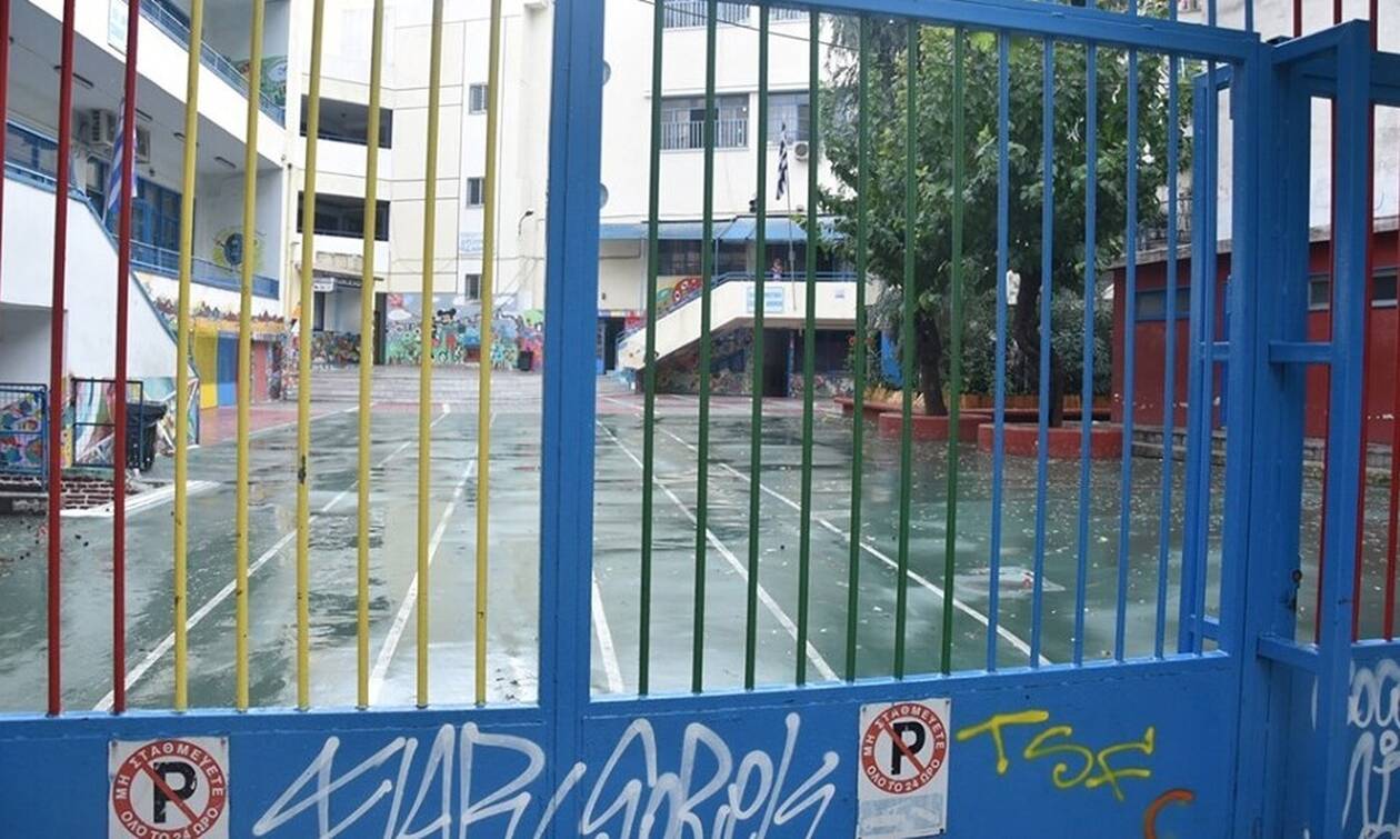 Κοροναϊός: Κλείνουν σχολεία στην Αθήνα - Σε σχολική εκδρομή η κόρη της 40χρονης που νοσεί
