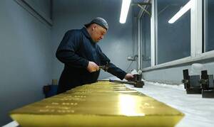 Россия увеличила продажу золота Великобритании в 12 раз