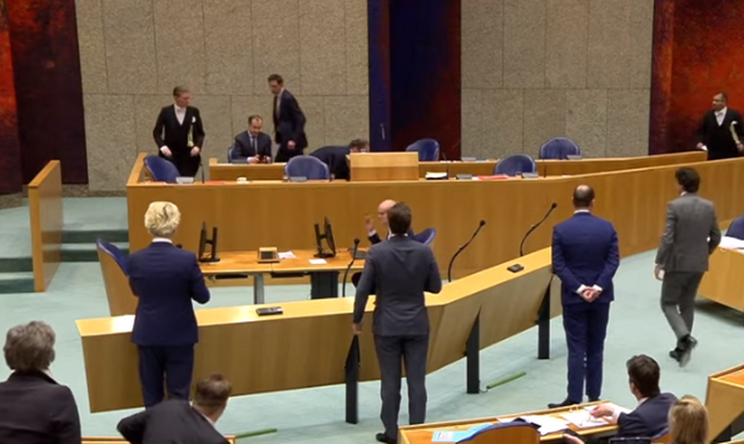 Κορονοϊός: Κατέρρευσε ο υπουργός Ιατρικής Περίθαλψης της Ολλανδίας (vid)