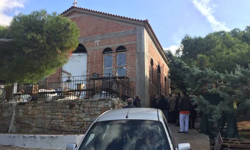 Κορονοϊός - Θρίλερ στην Ηλιούπολη: Ιερέας λειτούργησε και ταμπουρώθηκε στο ναό όταν πήγε η Αστυνομία