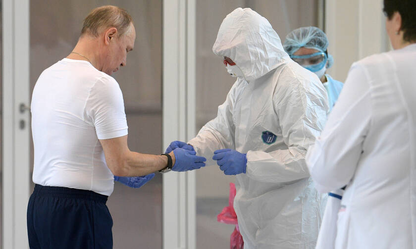Κορονοϊός – Ρωσία: Ο Πούτιν επισκέφθηκε νοσοκομείο και διαπίστωσε ότι λειτουργεί «ρολόι» (pics)