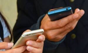 Κορονοϊός: Ο απόλυτος τρόμος - Δείτε πόσο ζει πάνω στο κινητό μας (pics)