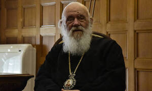 Архиепископ Иероним просит правительство разрешить провести литургии на Пасху