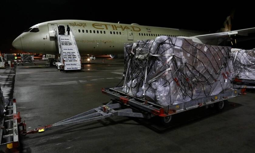 Κορονοϊός: Έφτασαν στο Ελευθέριος Βενιζέλος 11 τόνοι υγειονομικού υλικού από τα ΗΑΕ